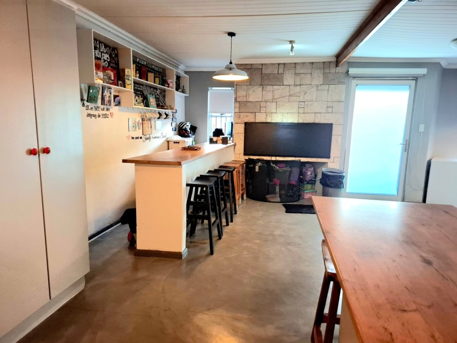 4 Bedroom Property for Sale in Oakdale Western Cape